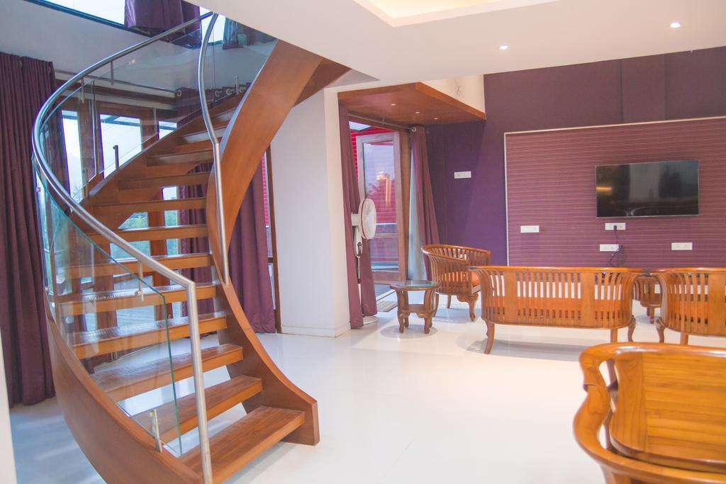 Gulmohar - Luxurious Penthouse Family Rooms كولهابور المظهر الخارجي الصورة